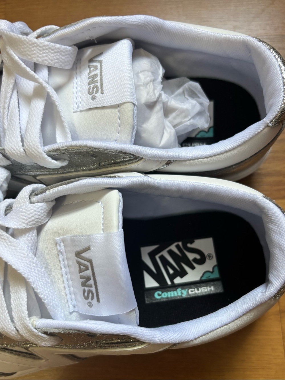 NIB Vans Women’s Lowland Comfycush Metallic Silver Sneakers Size US 9 - Picture 9 of 10